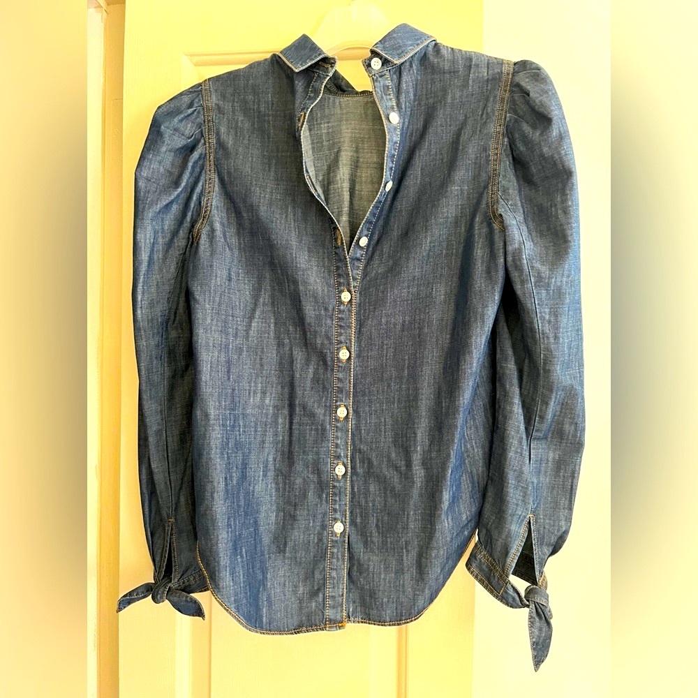VERONICA BEARD Back Buttons, chambray denim blouse and tie sleeves. Like new